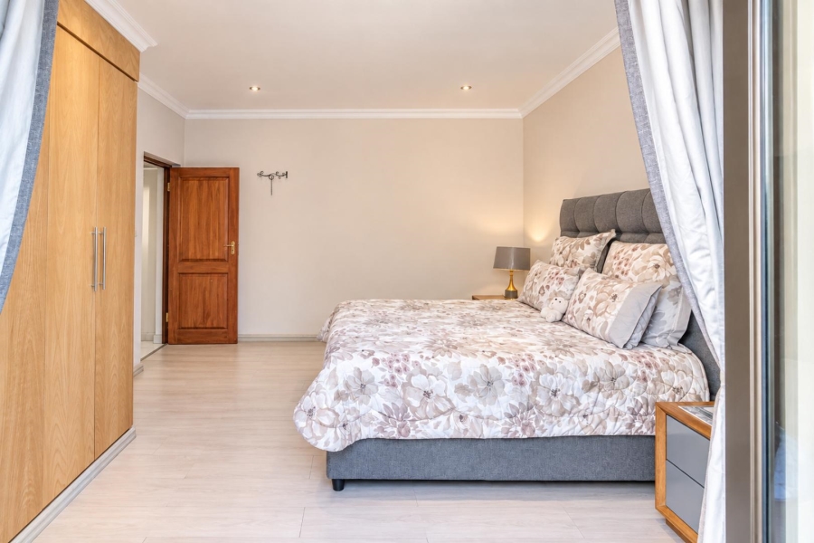 5 Bedroom Property for Sale in Birdwood Estate North West